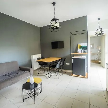 Urban Apartment *